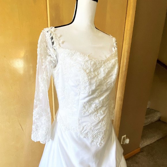 NWT Sz 12 Venus White Long Sleeve Satin Wedding - Picture 3 of 10